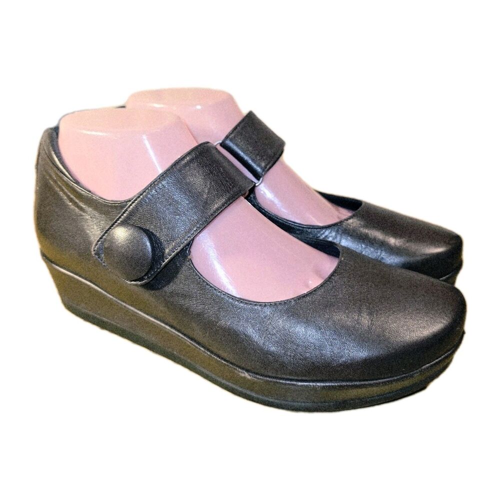 YVES DESFARGE Sz 8.5 Brown Leather Button Detail Maryjane Art 2 Wear Wedge Shoes